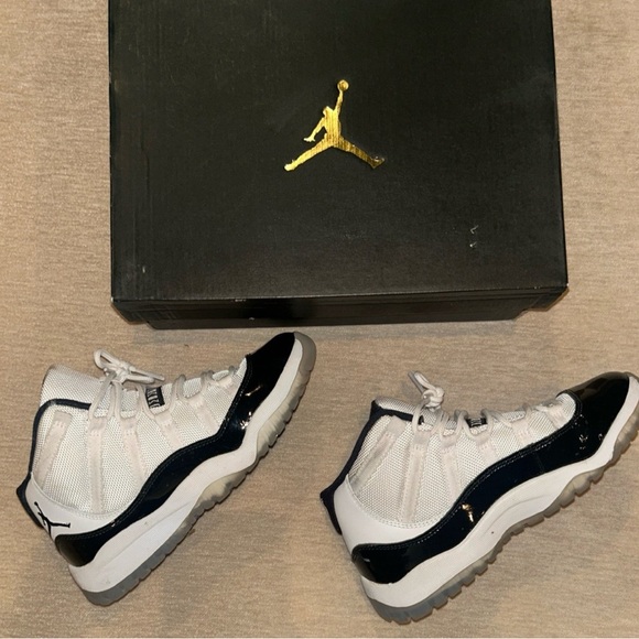 Jordan’s  11 retro (ps) kids size 2Y - Picture 4 of 9